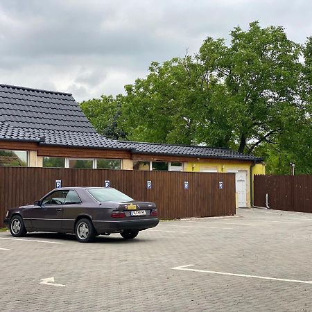 Blueline Motel Jászberény Exterior foto